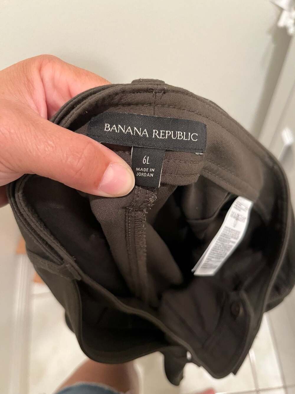 Banana Republic Slim Refined Stretch Cargo Pants - Picture 8 of 9